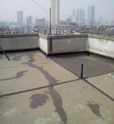 秀洲漏水维修 楼顶漏水是什么原因，楼顶漏水维修方法是什么?